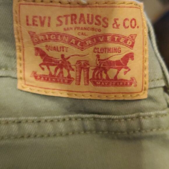 Levi's Olive Green Denim Capri Pants Size 33 - Picture 7 of 8